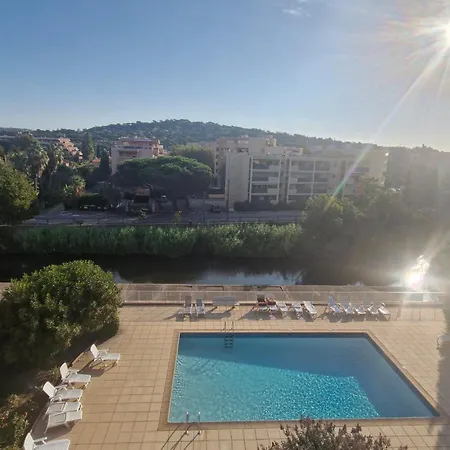 Beau 2 Pieces Climatise Avec Terrasse Et Piscine, Proche Centre - Fr-1-780-85