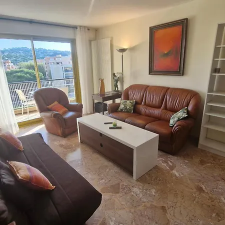 Beau 2 Pieces Climatise Avec Terrasse Et Piscine, Proche Centre - Fr-1-780-85 Apartment *